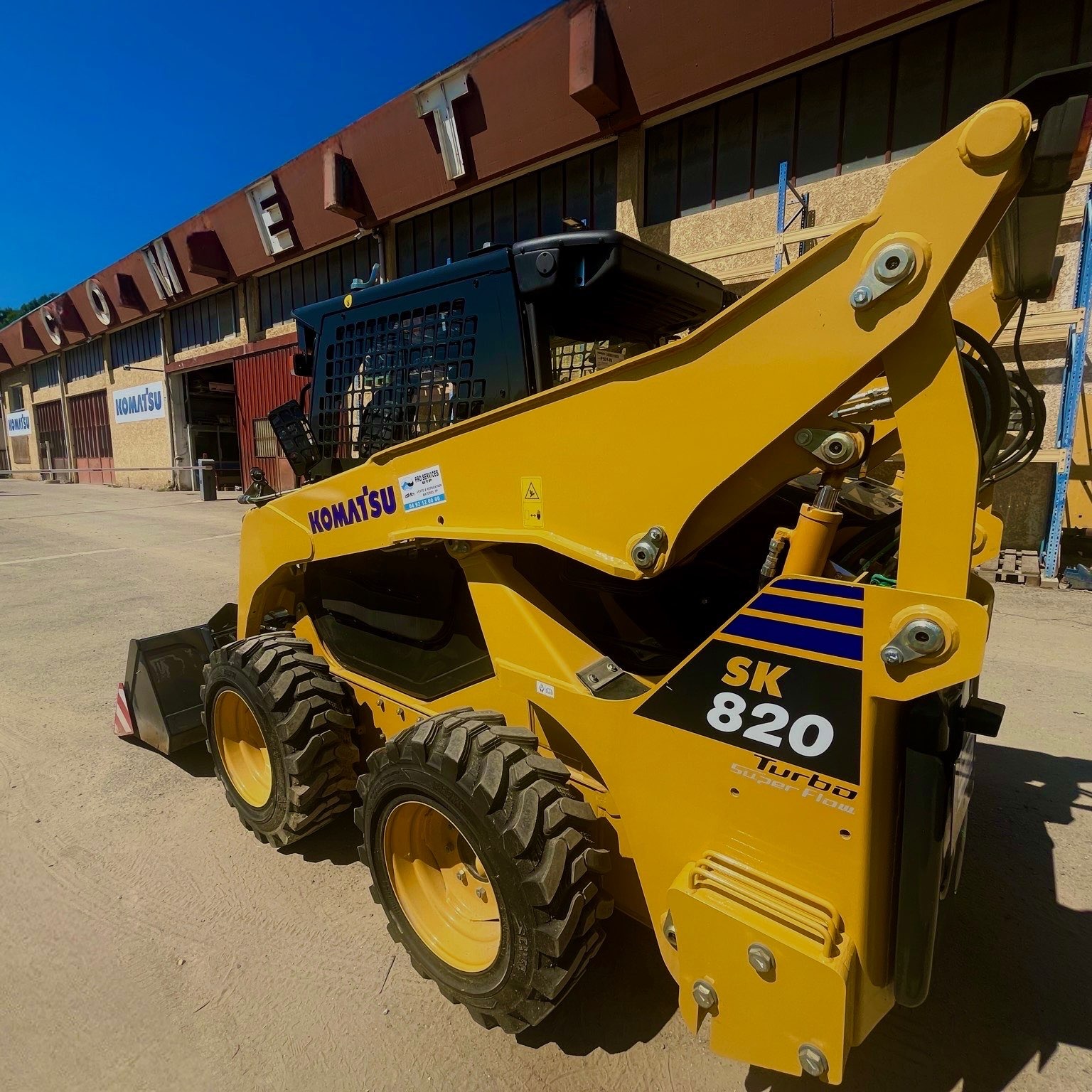 KOMATSU SK820 MINI CHARGEUR