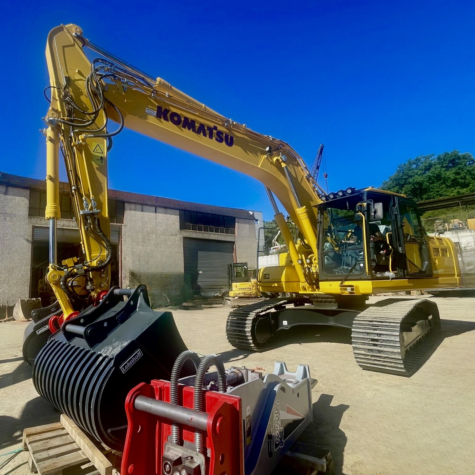 PC240NLC-11E0