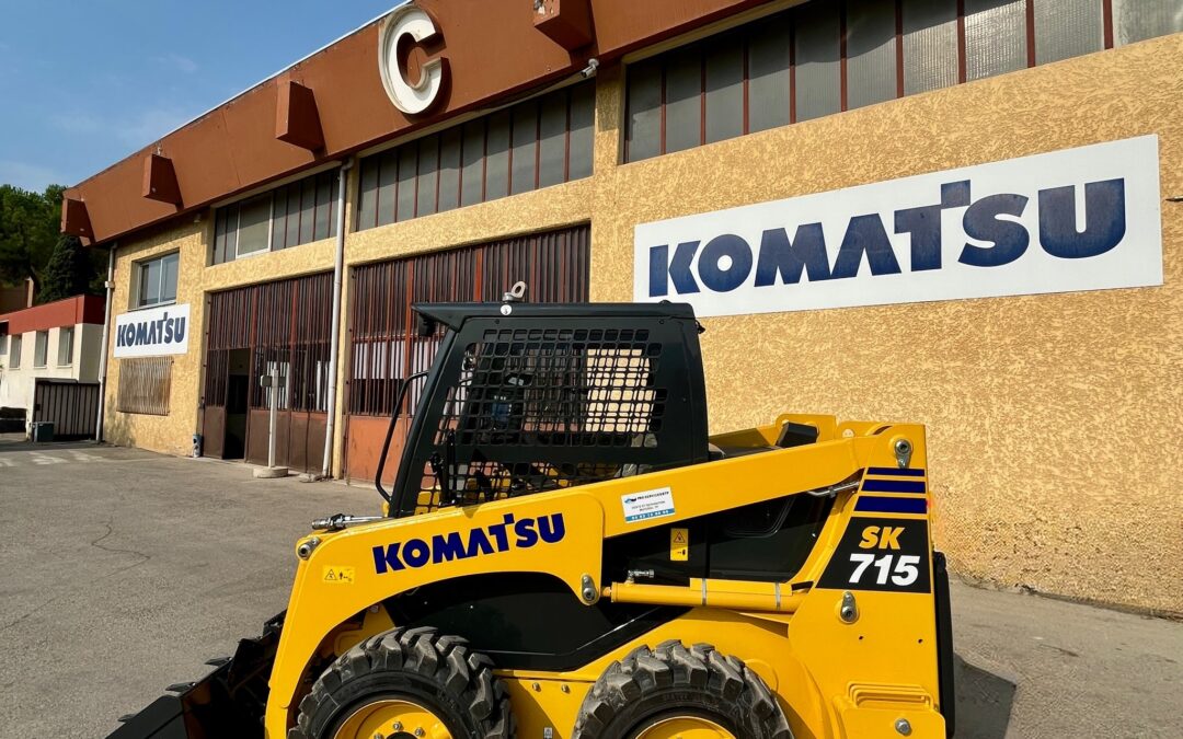 LIVRAISON DU MINI CHARGEUR KOMATSU SK715-8E0