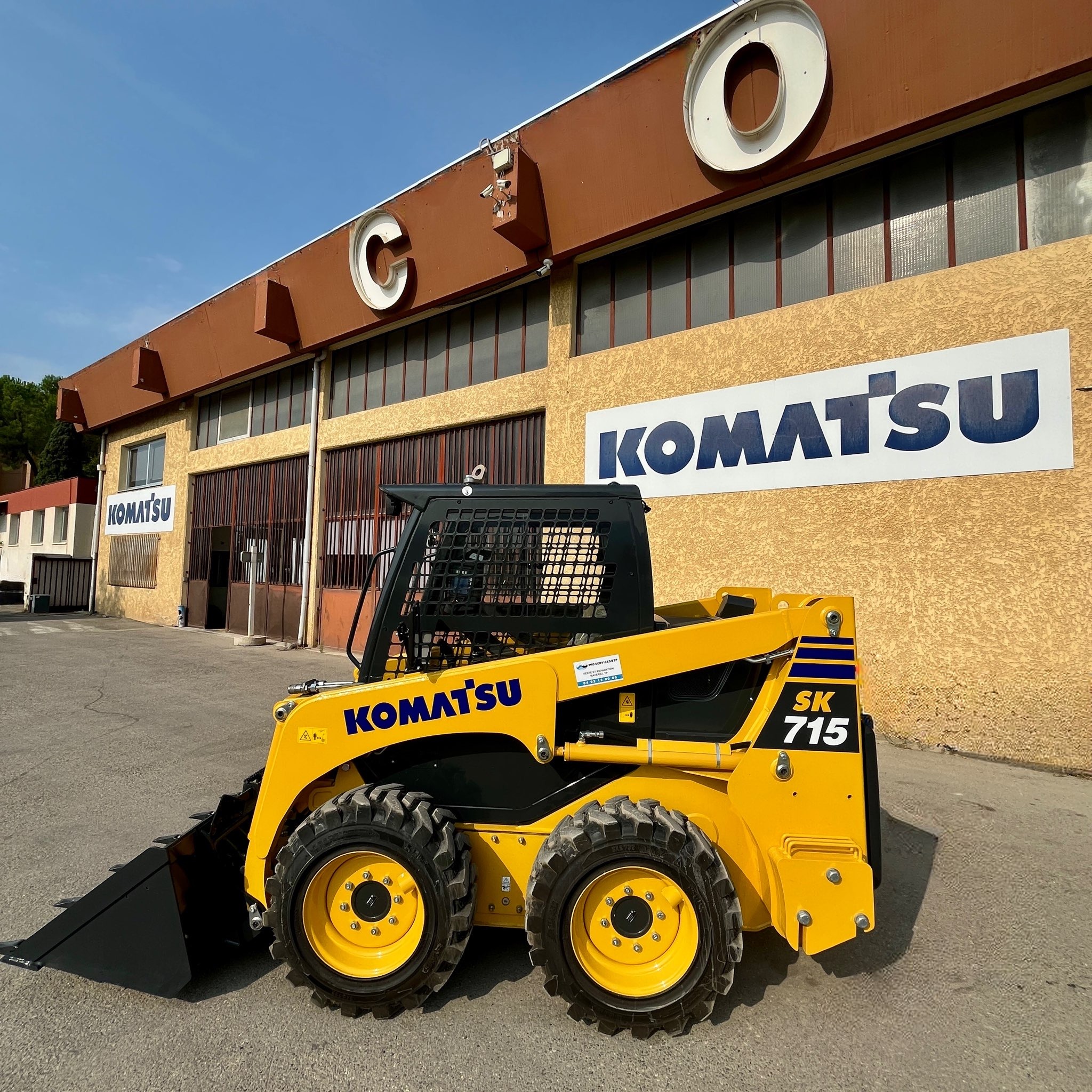 KOMATSU SK715 MINI CHARGEUR