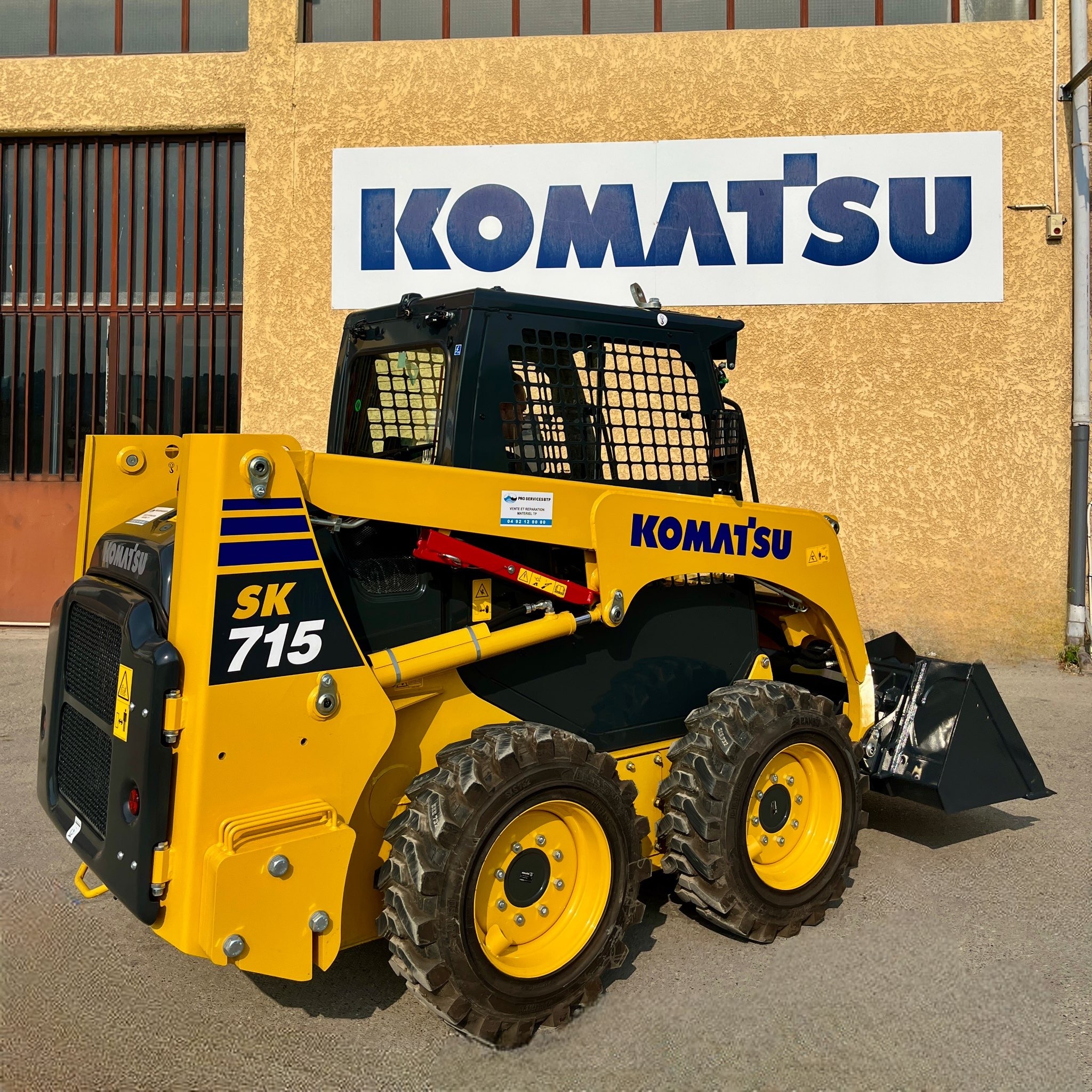KOMATSU SK715 MINI CHARGEUR